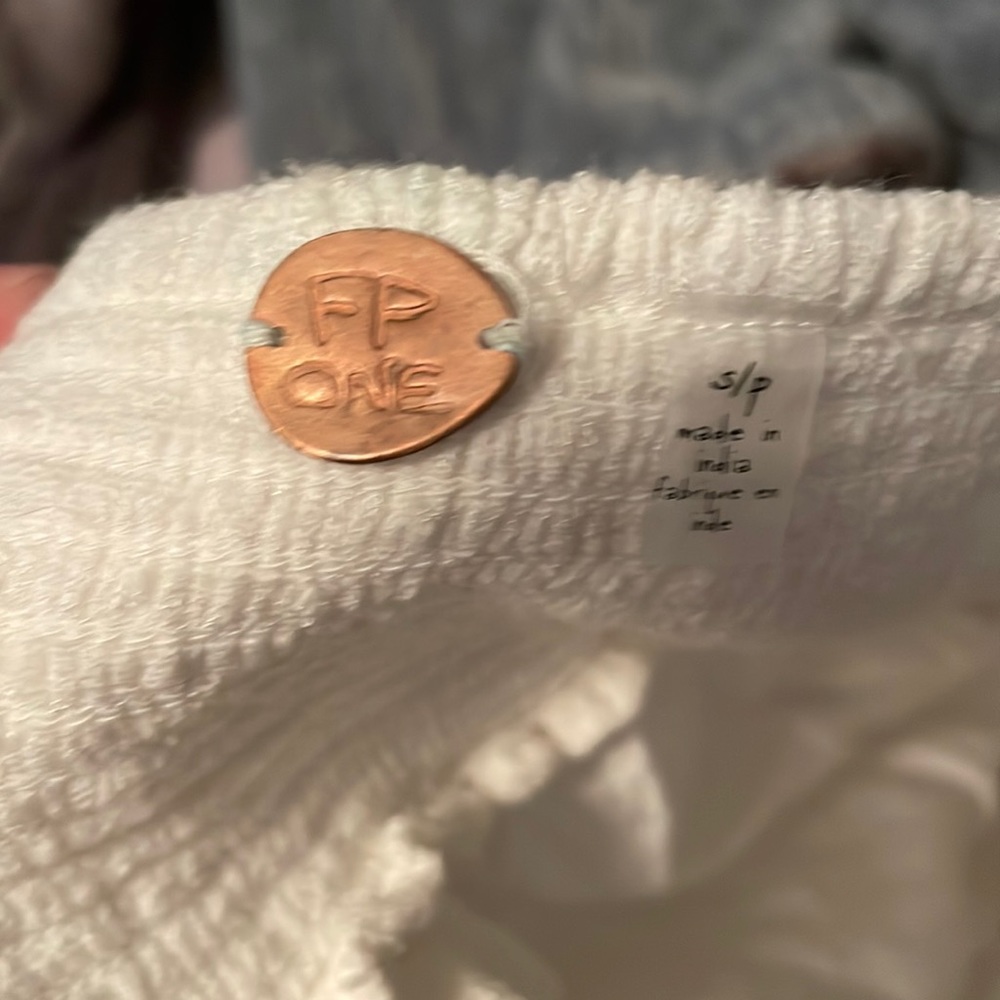 White baby doll dress - Free People. In amazing condition.IT HAS POCKETS!:)